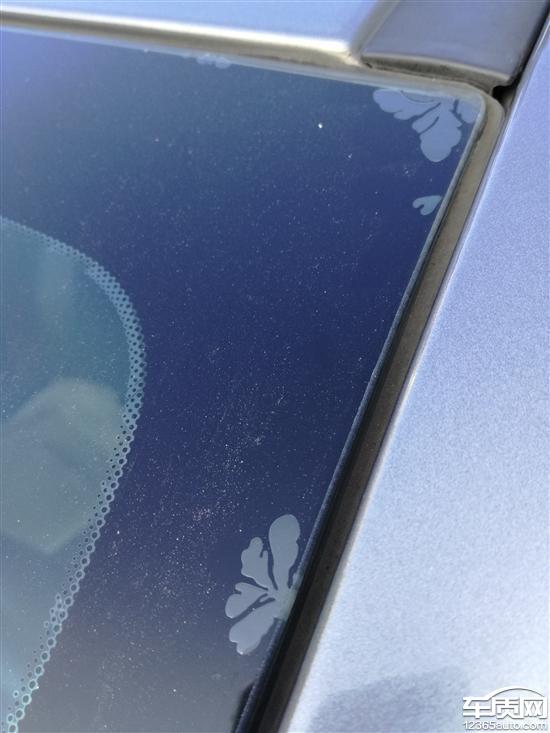 别克昂科拉前挡风玻璃慢性分层形成起泡