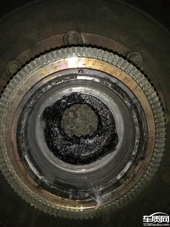 一汽解放j6p左前轮轴承损坏 4s店无配件