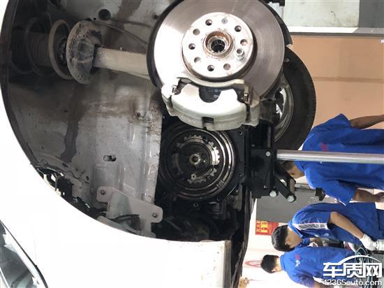 上汽大众凌渡过不平路面时变速箱异响顿挫