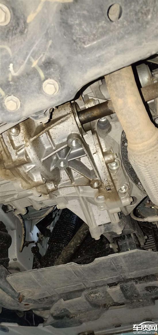 长安逸动xt变速箱渗油刹车时方向盘抖动