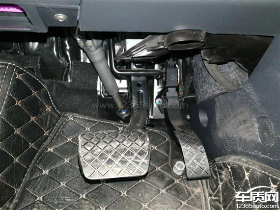 上汽大众朗逸设计缺陷油门踏板下方无遮挡