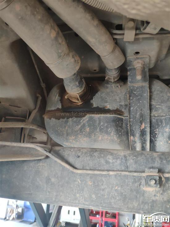 咨询厂家和4s后发现不能质保,最后无奈自己在4s店买了个油箱装了.