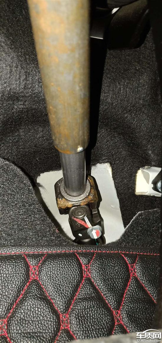 广汽传祺gs4新车转向十字轴生锈严重
