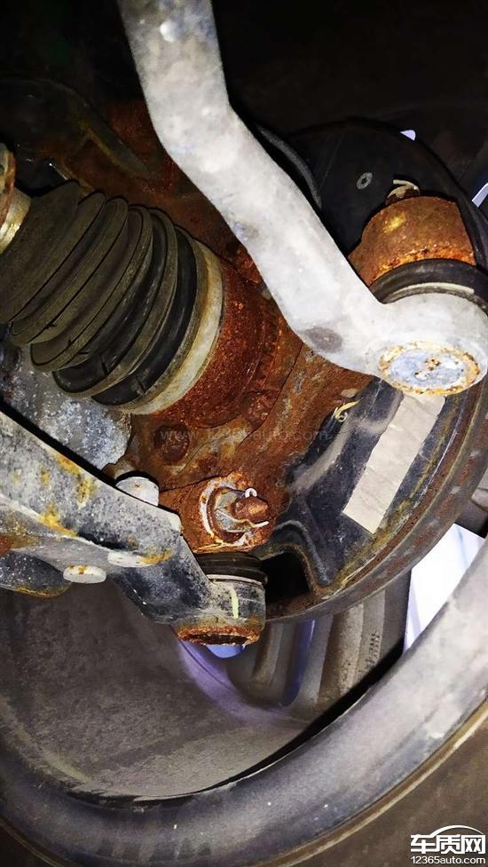 长安cs55底盘严重生锈影响安全行驶