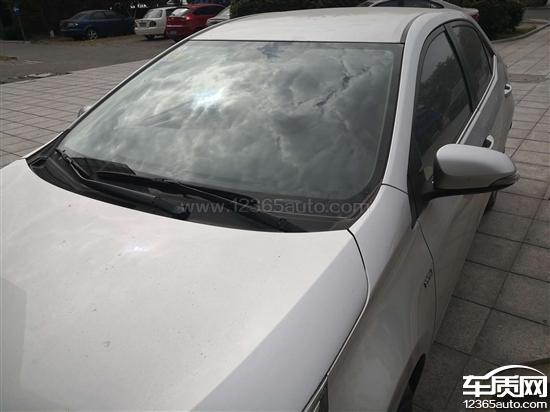 一汽丰田卡罗拉前风挡角玻璃夹层出现脱裂