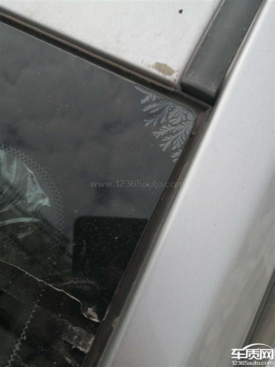 一汽丰田卡罗拉前风挡角玻璃夹层出现脱裂