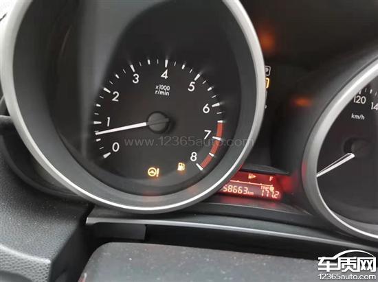 那时我想超一辆大货车开了一下闪灯,然后方向盘锁死,完全动不了,正常