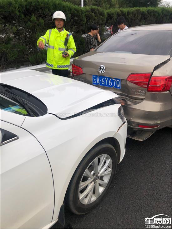 上汽大众朗逸车辆碰撞后安全气囊未弹出