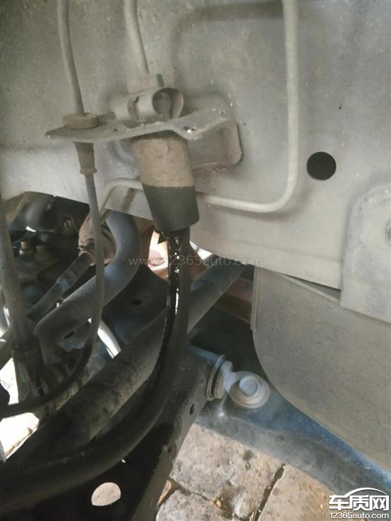 别克gl8刹车油管漏油要求厂家解决