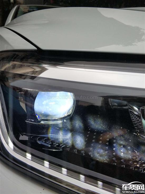一汽大众速腾大灯透镜发白亮度不足
