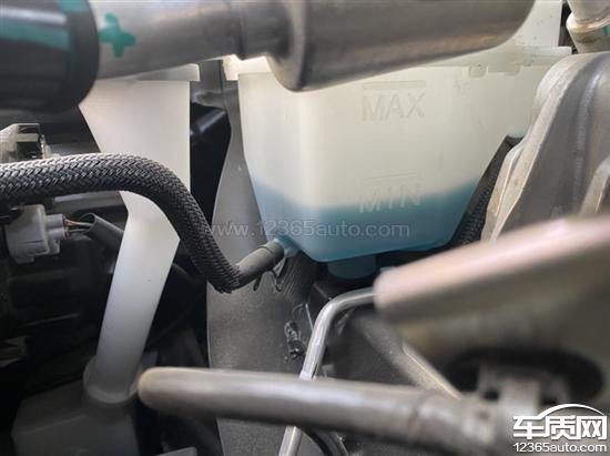 东风日产天籁发动机防冻液无故缺失