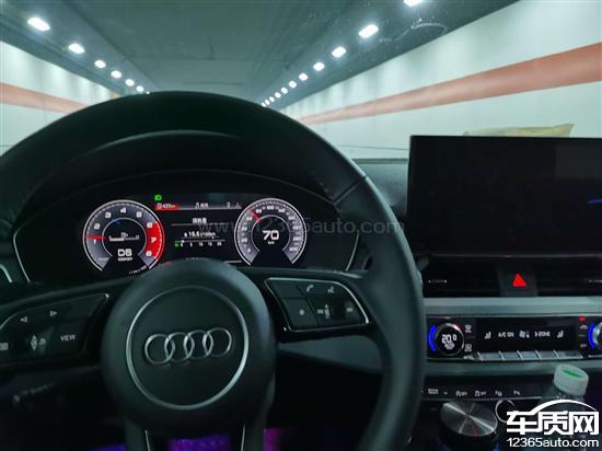 一汽大众奥迪a4l行驶时中控黑屏重启