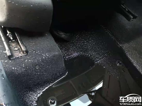 上汽大眾途觀l 天窗漏水導致駕駛室內積水 - 車質網