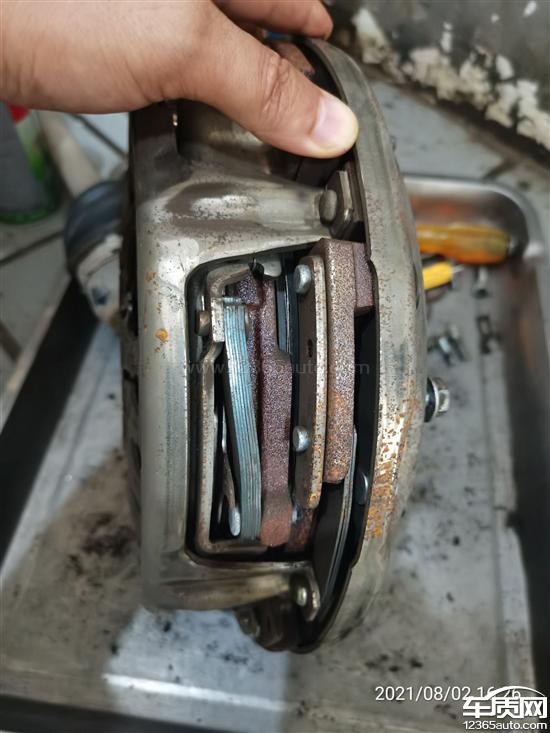 长安福特福克斯变速箱生锈要求免费维修