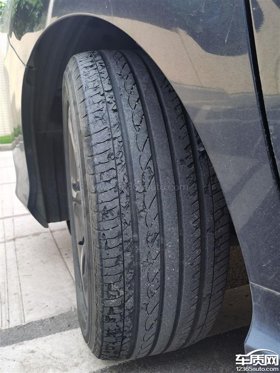 东风本田享域四条优科豪马轮胎掉皮严重