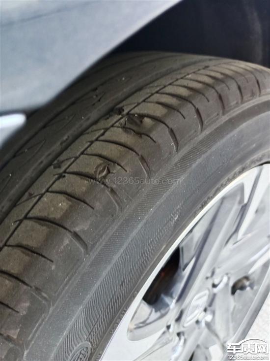 东风本田享域四条优科豪马轮胎均出现掉皮