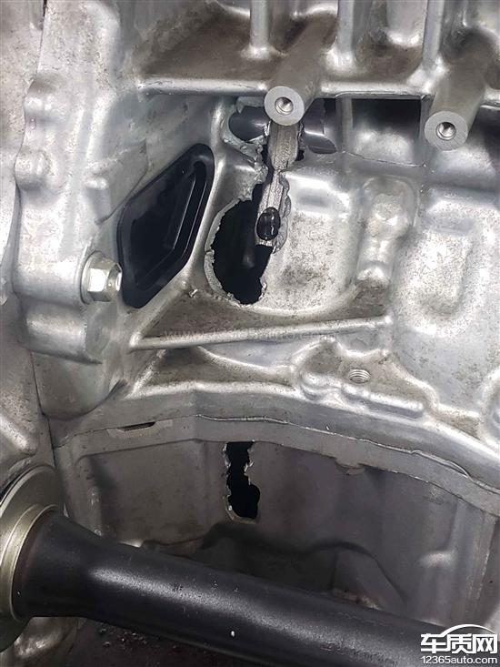 一汽丰田亚洲龙发动机缸体破损连杆断裂