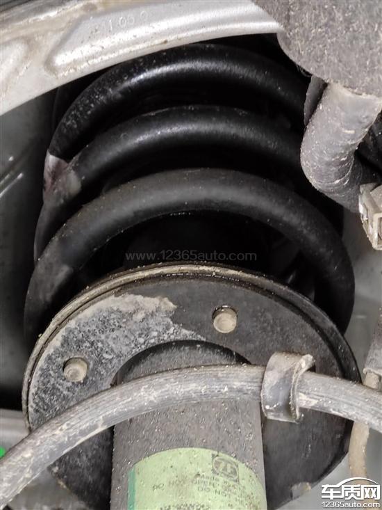 蔚来es6左前减震器漏油严重要求处理