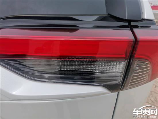 一汽丰田rav4荣放尾灯灯罩未碰撞开裂进水