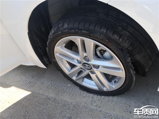 广汽丰田雷凌新车优科豪马轮胎爆胎