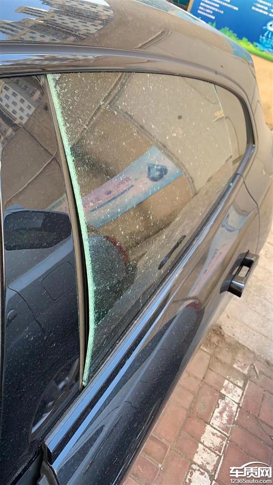 极氪zeekr001车门玻璃无外力因素破碎