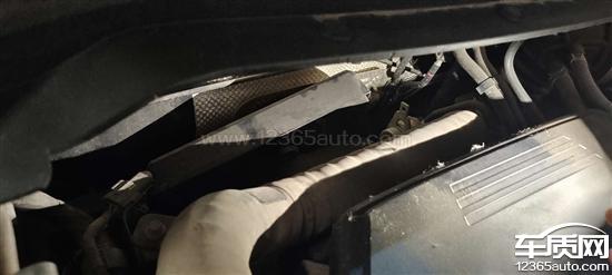 哈弗h2s4s店保养发动机盖疑似安装不到位