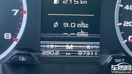 吉利博越仪表盘花屏有条纹存在质量问题