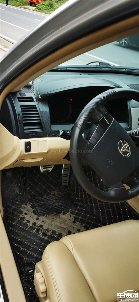 一汽丰田锐志仪表台开裂黏手存在质量问题