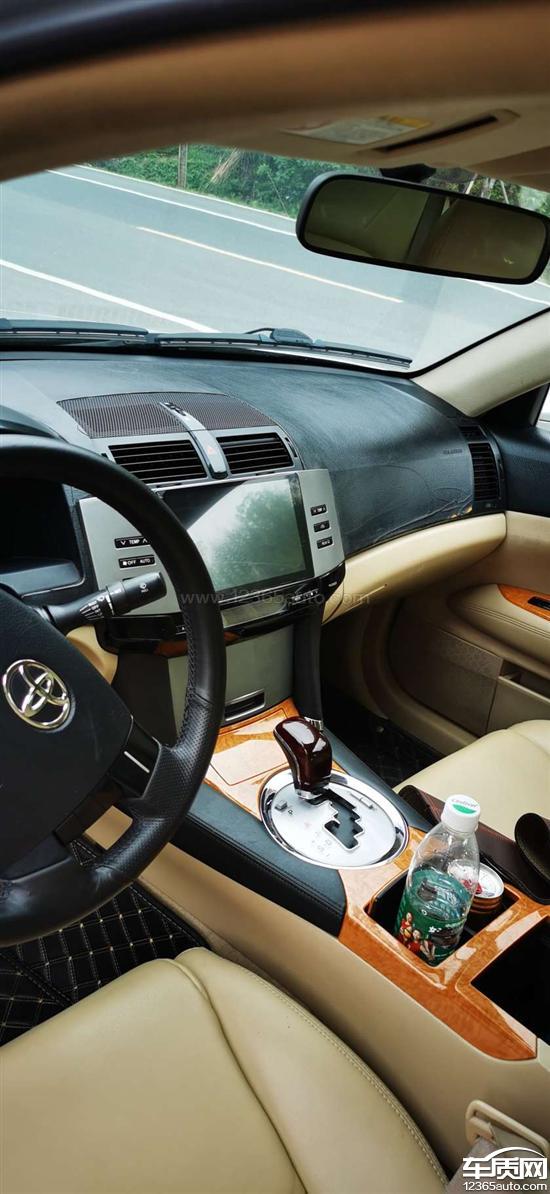 一汽丰田锐志仪表台开裂黏手存在质量问题