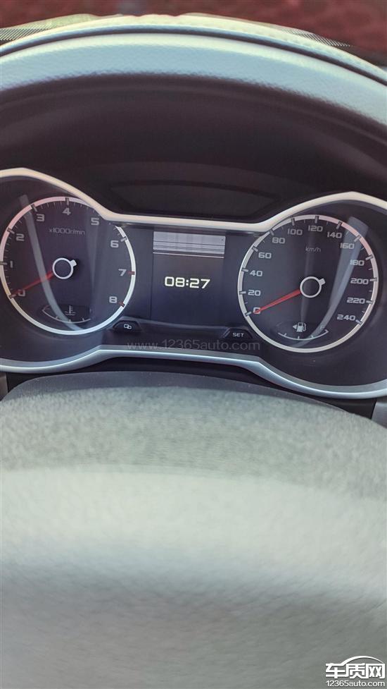 吉利博越仪表显示屏幕花屏影响使用