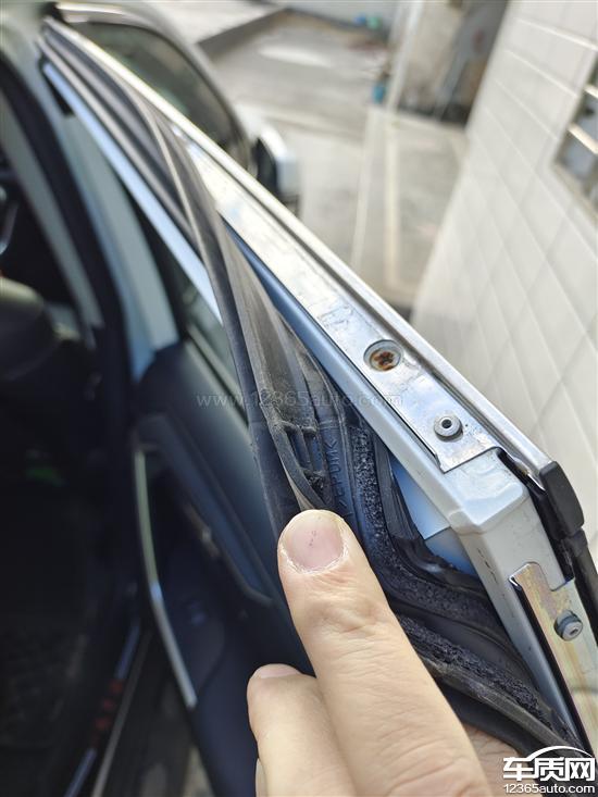 一汽丰田rav4荣放车门生锈存在质量问题