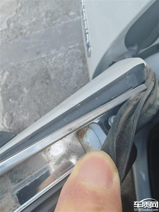 一汽丰田rav4荣放车门生锈要求厂家处理