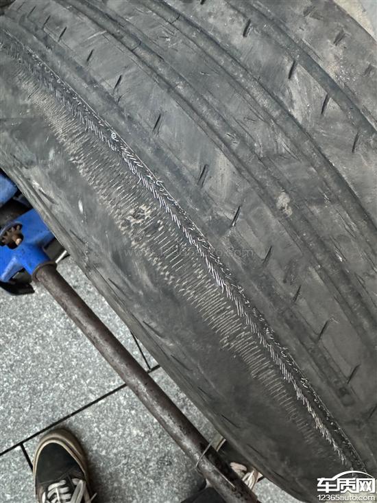 埃安aiony前桥右下摆臂变形导致吃胎和跑偏