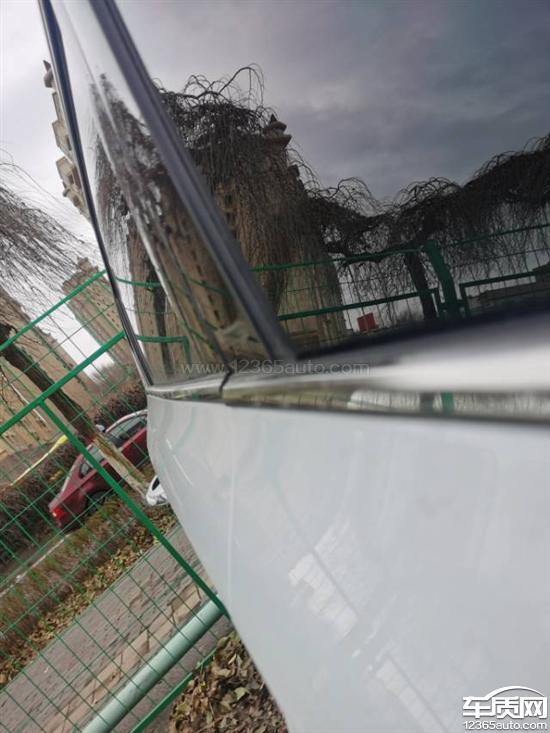 上汽大众途岳镀铬条不整齐存在质量问题