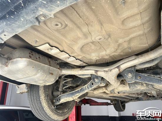 奇瑞艾瑞泽8排气管生锈后备厢故障