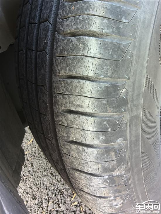 吉利几何e萤火虫玲珑轮胎全部有裂纹