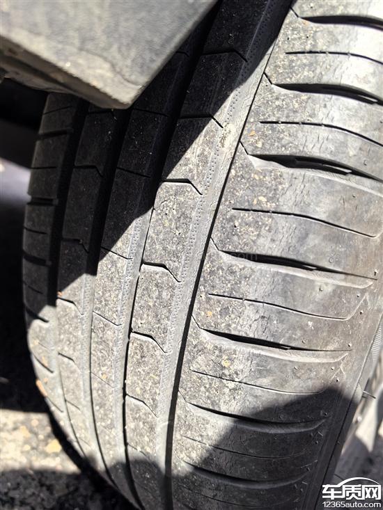 吉利几何e萤火虫玲珑轮胎全部有裂纹