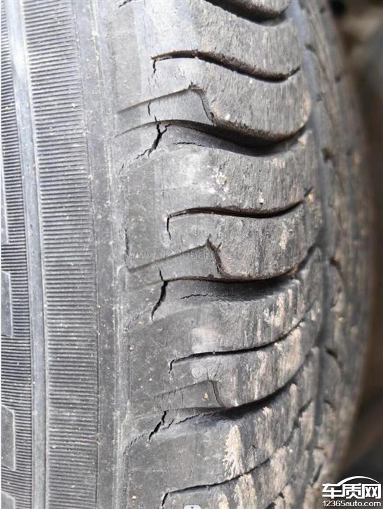 米其林轮胎边缘细裂纹图片