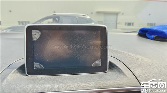 长安马自达昂克赛拉中控屏幕开裂屏幕乱跳