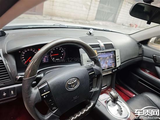 一汽丰田锐志仪表台老化反光影响行车安全
