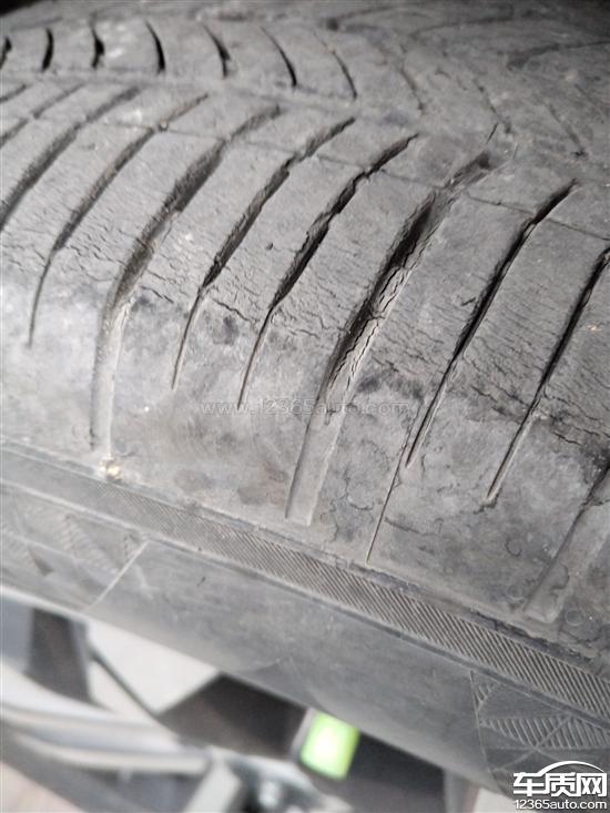 哈弗二代大狗锦湖轮胎有老化龟裂的现象
