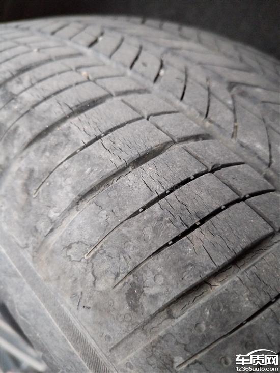哈弗二代大狗锦湖轮胎有老化龟裂的现象