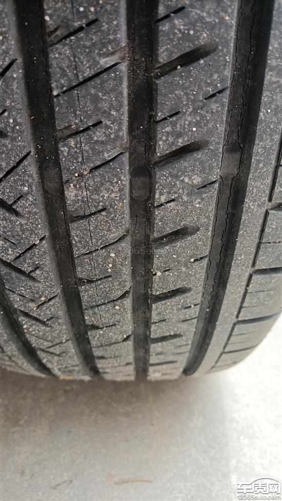吉利博越四条佳通轮胎开裂 希望解决