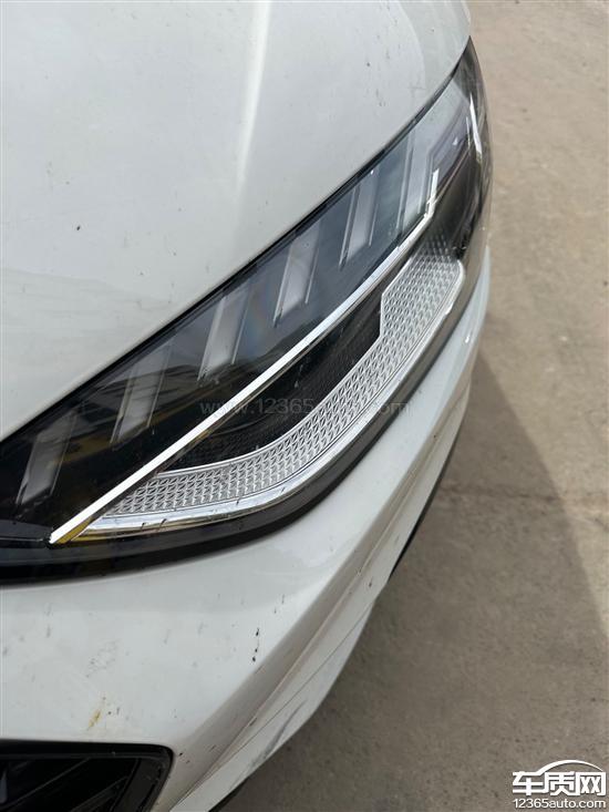 一汽奥迪a4l车灯出现不同程度的太阳纹