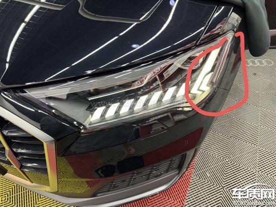 进口奥迪q7左前大灯发黄变色 非常明显