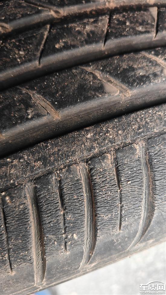 一汽大众捷达vs5玲珑轮胎沟槽内开裂