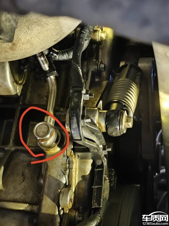 比亚迪唐发动机出现严重漏油 质量差