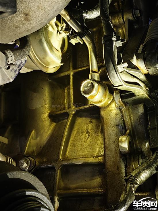 比亚迪唐发动机出现严重漏油 质量差