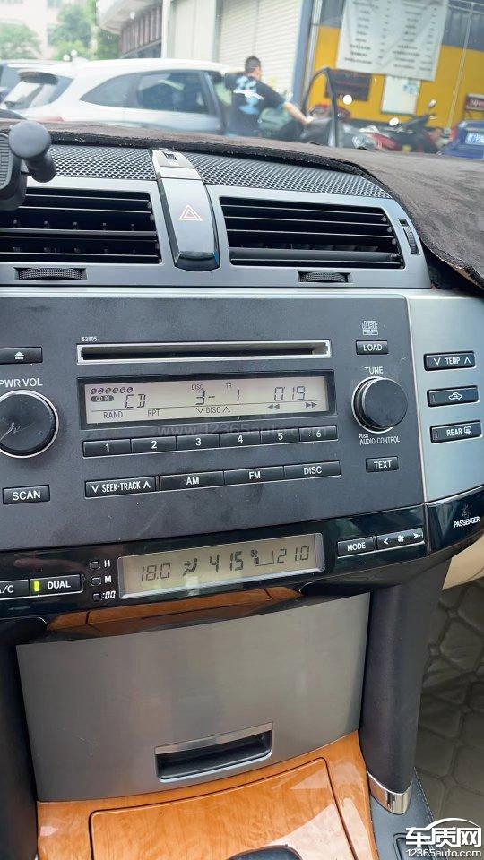 一汽丰田锐志仪表台老化开裂 要求处理