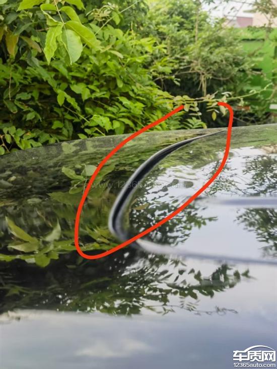 凯迪拉克XT4<em>后扰流板</em>变形 厂家无配件